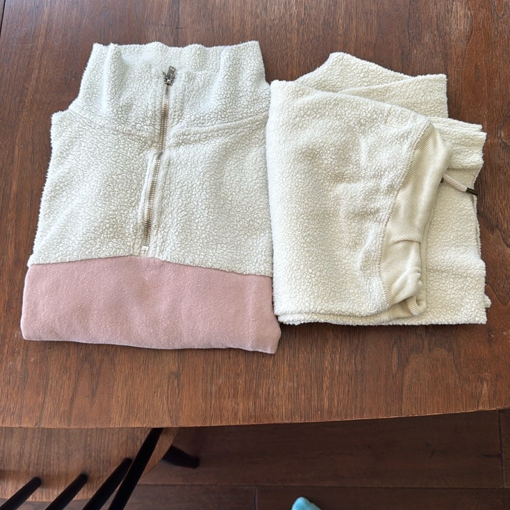 The GREAT. Fleece color block set.